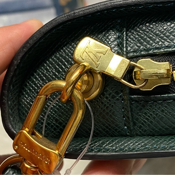 💕💕💕SOLD💕💕💕
🤩🤩🤩ORSAY TAUGA GREEN CLUTCH🤩🤩🤩 - Picture 9 of 16